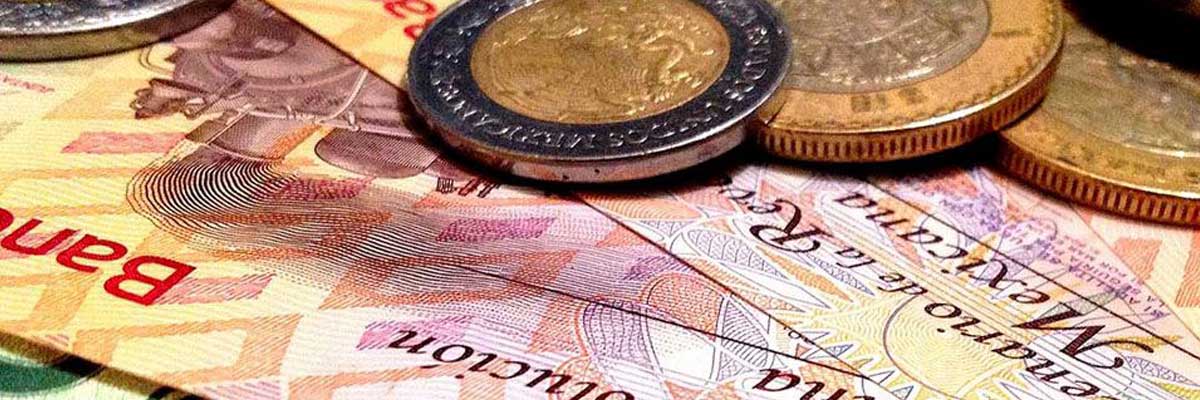 Qué moneda se usa en Riviera Maya