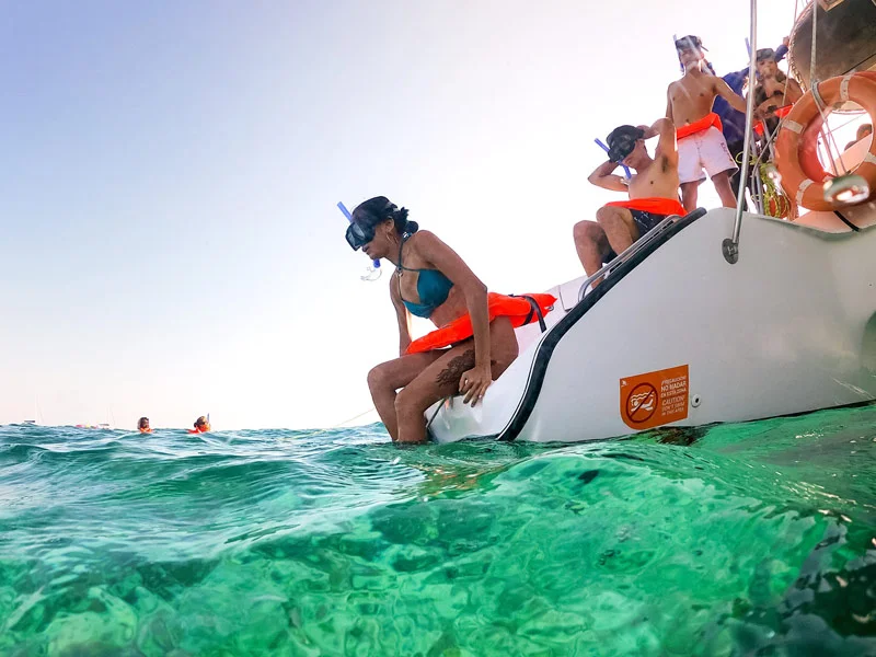 Excursion Isla Mujeres catamaran baño