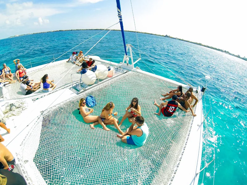 Excursion Isla Mujeres catamaran clientes