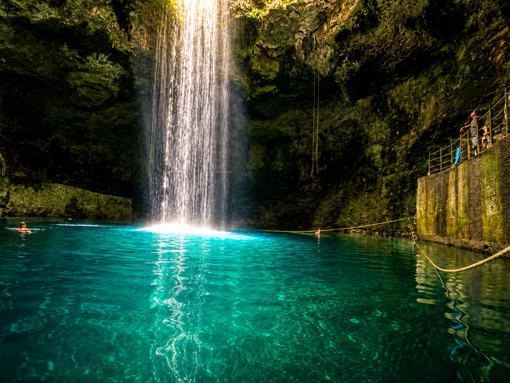 foto del cenote Hubiku por dentro espectacular